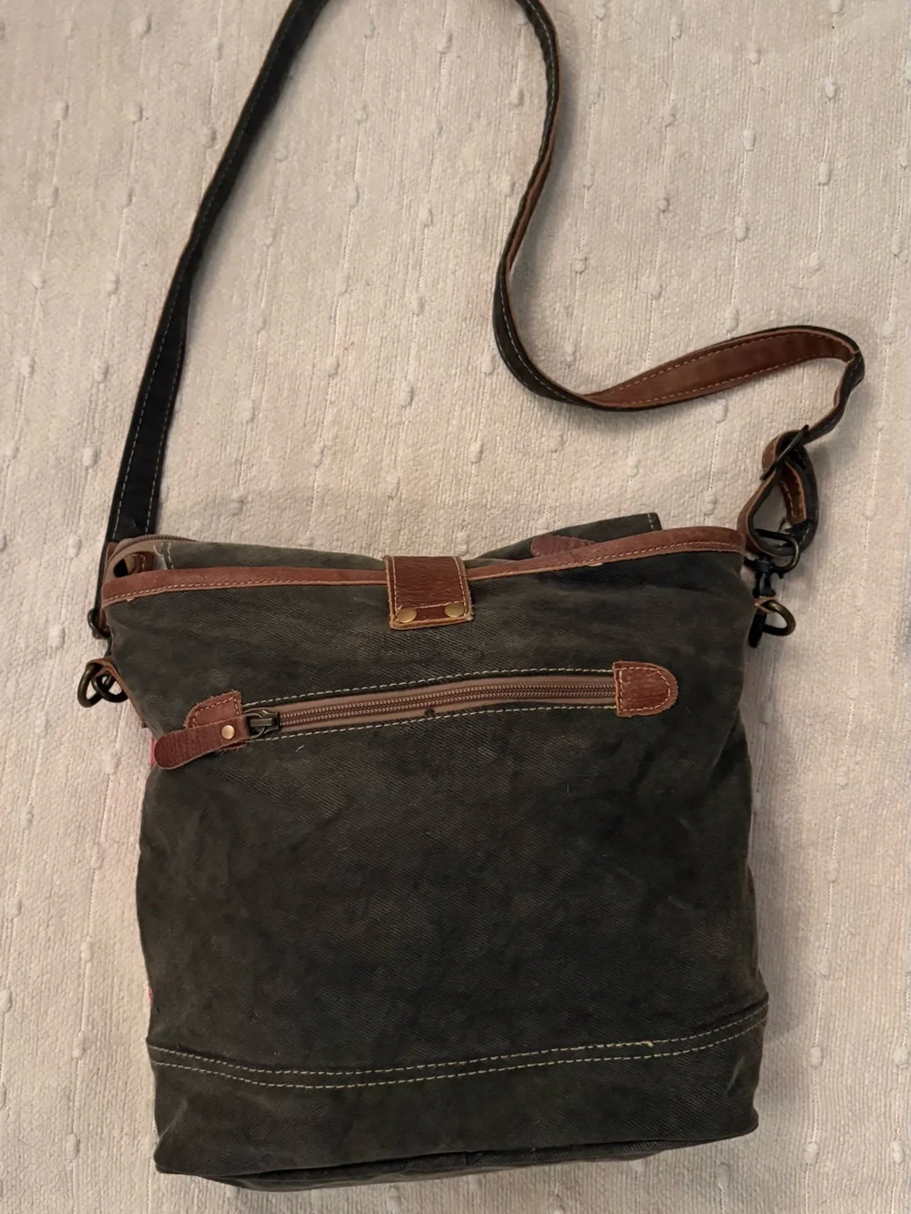 Myra Bag eye catching